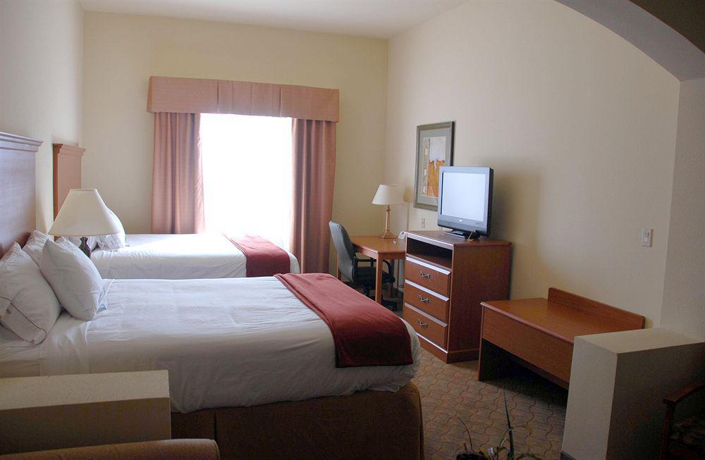 Holiday Inn Express Hotel & Suites Zapata By Ihg Exterior photo