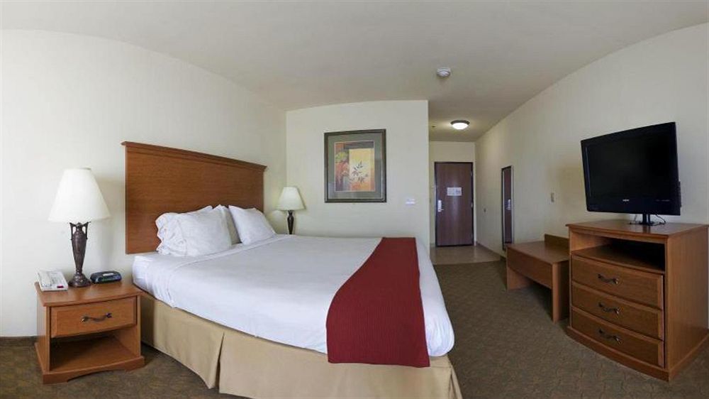 Holiday Inn Express Hotel & Suites Zapata By Ihg Exterior photo