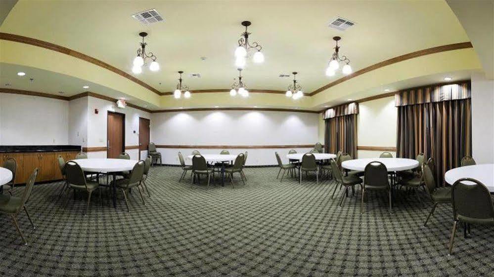 Holiday Inn Express Hotel & Suites Zapata By Ihg Exterior photo
